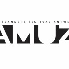 AMUZ_logo-EN-WHITE-CMYK tris.jpg